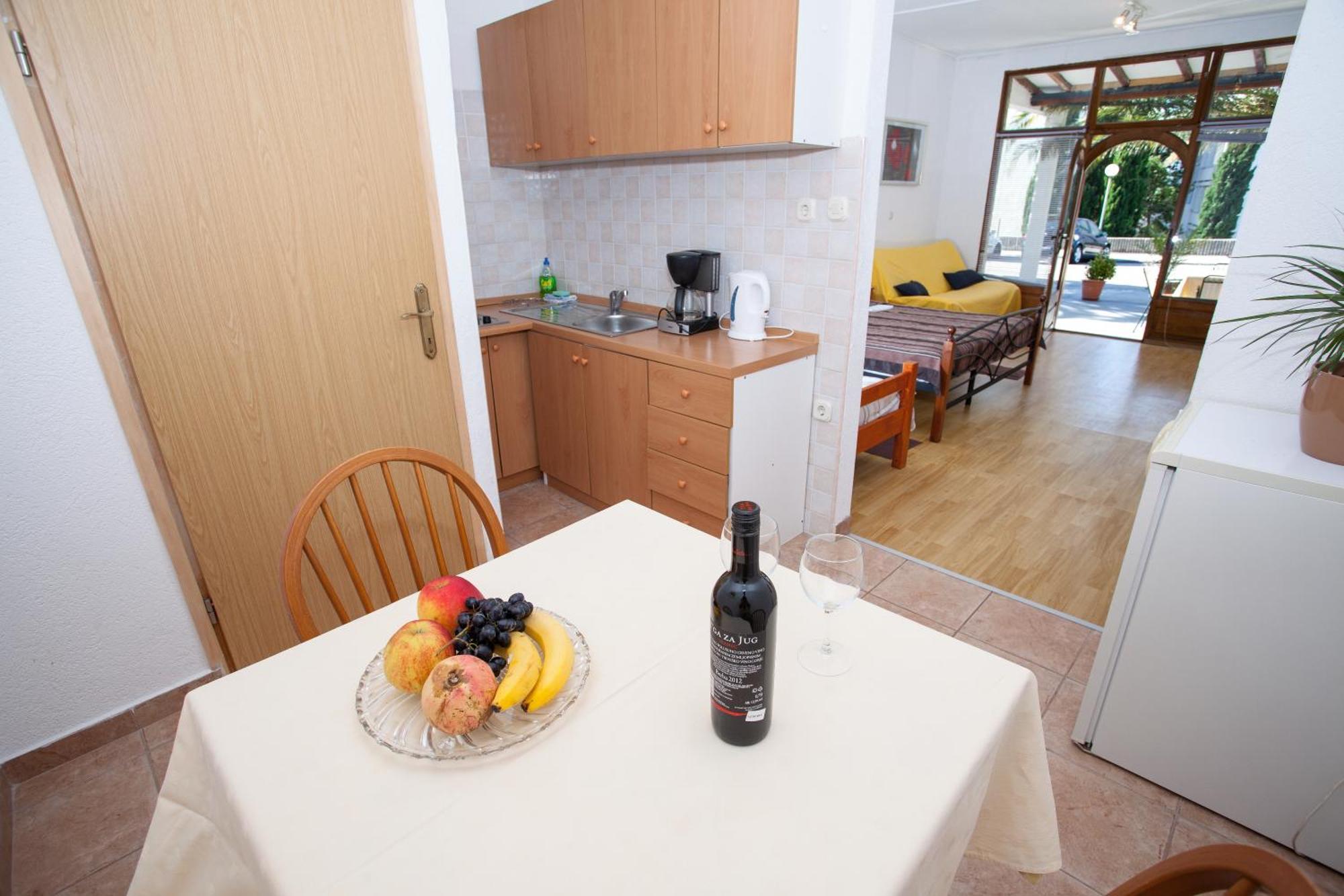 Apartments Kovacic Makarska Rom bilde